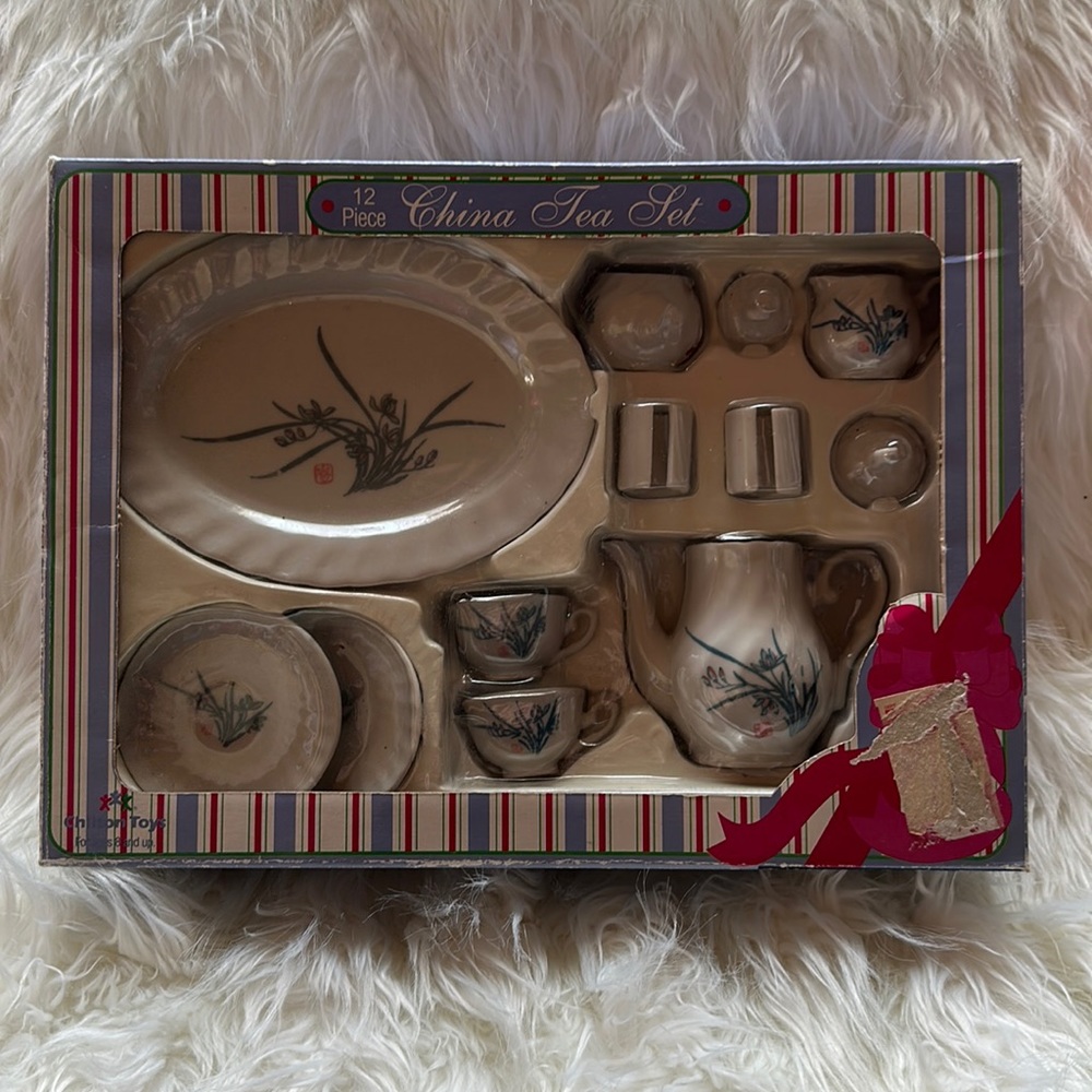 Vintage Tea Set - Picture 2 of 8